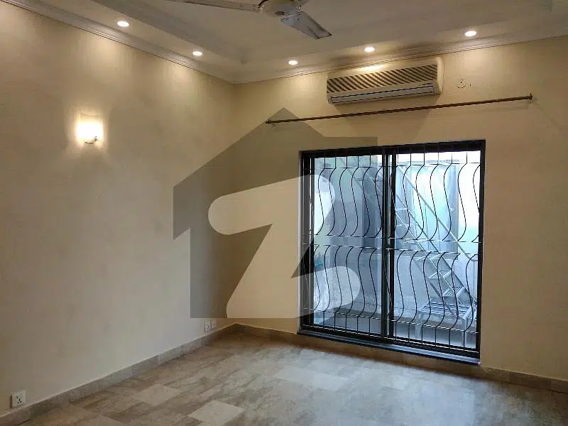 A Spacious 10 Marla Upper Portion In Punjab Coop Housing Society