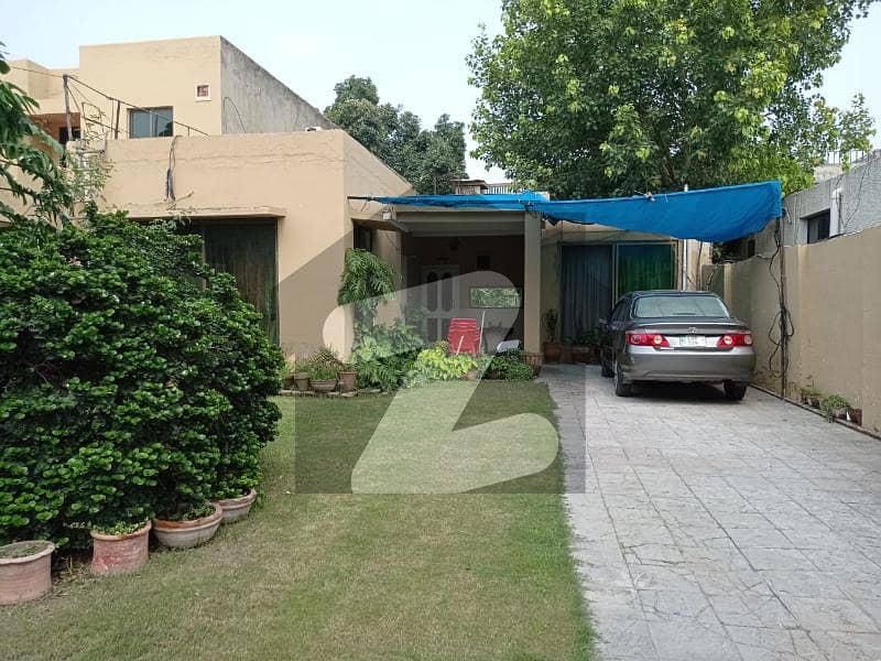 سرور روڈ کینٹ,لاہور میں 3 کمروں کا 1 کنال مکان 6.5 کروڑ میں برائے فروخت۔