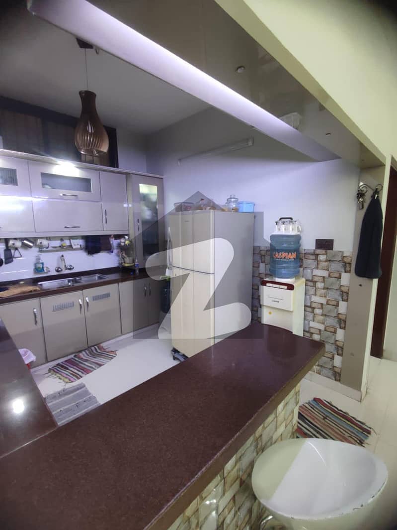 RENOVATED FLAT FOR SALE ( GULSHAN E IQBAL BLOCK 17)