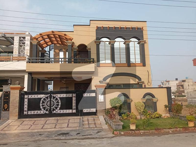 10 Marla Slightly Used House For Sale in Bismillah Housing Scheme