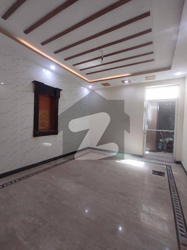 حیات آباد فیز 1 حیات آباد,پشاور میں 8 کمروں کا 5 مرلہ مکان 3.3 کروڑ میں برائے فروخت۔