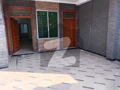 سوان گارڈن اسلام آباد میں 7 کمروں کا 12 مرلہ مکان 1.2 لاکھ میں کرایہ پر دستیاب ہے۔
