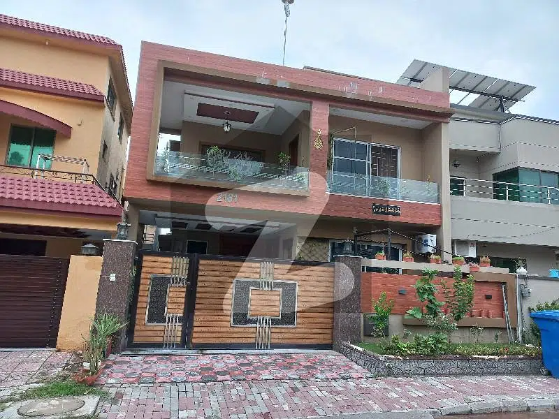 10 Marla 5 Bedroom House For Rent in Bahria Town phase 4