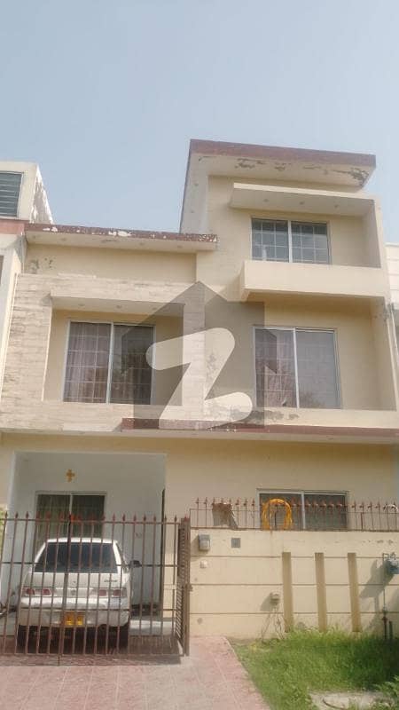 Ideal House In Hear Of Islamabad Prime Location