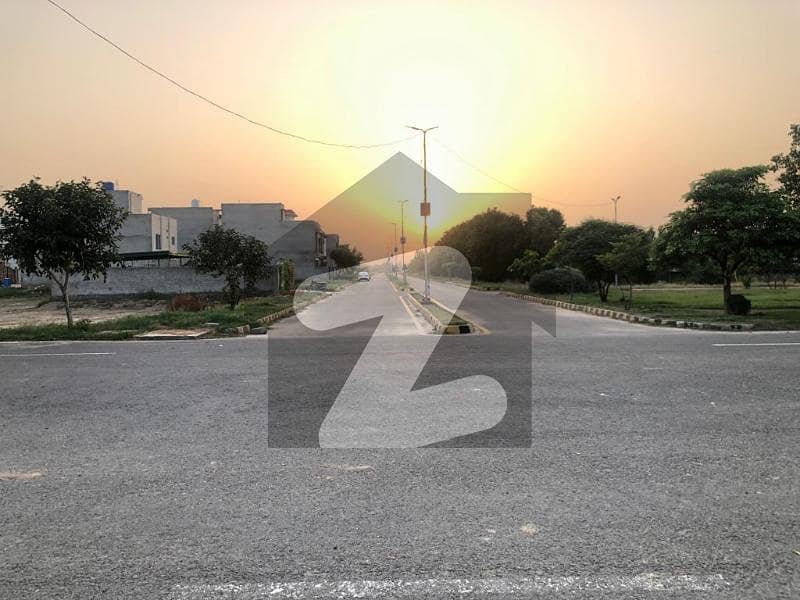 رائل ریزیڈینشیا لاہور میں 10 مرلہ رہائشی پلاٹ 1.15 کروڑ میں برائے فروخت۔