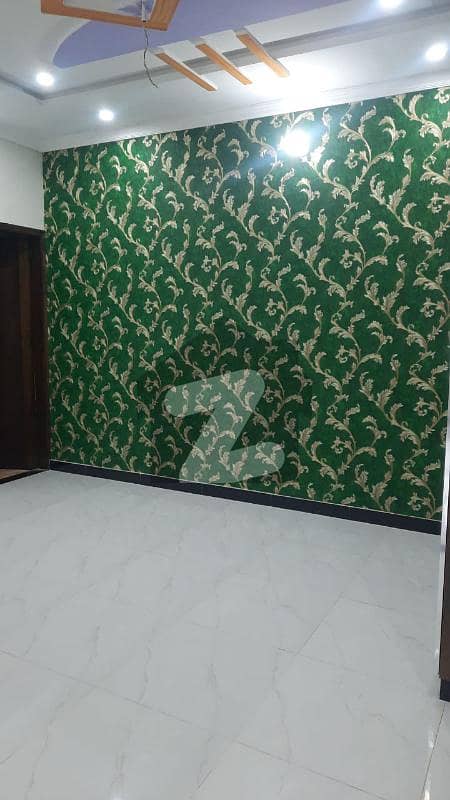 الحمرا ٹاؤن لاہور میں 2 کمروں کا 5 مرلہ بالائی پورشن 40.0 ہزار میں کرایہ پر دستیاب ہے۔