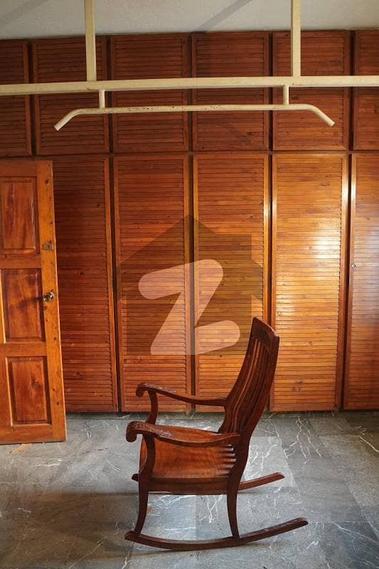ڈی ایچ اے فیز 1 - بلاک ای فیز 1,ڈیفنس (ڈی ایچ اے),لاہور میں 5 کمروں کا 2 کنال مکان 14.0 کروڑ میں برائے فروخت۔