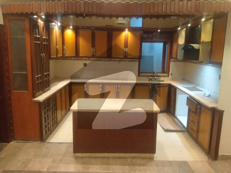 Gorgeous Prime Location 400 Square Yards Portion For Rent Available In Gulshan-e-iqbal - Block 5