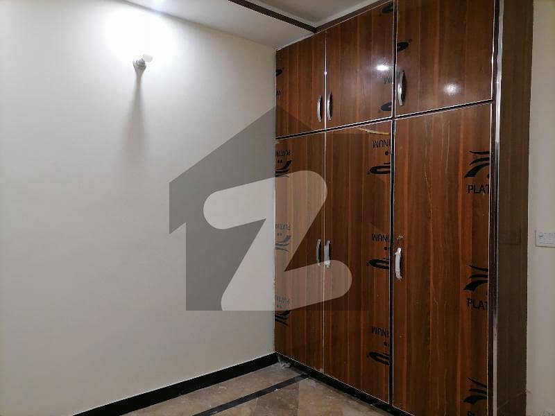 14 Marla Flat For rent In Rs. 60000 Only
