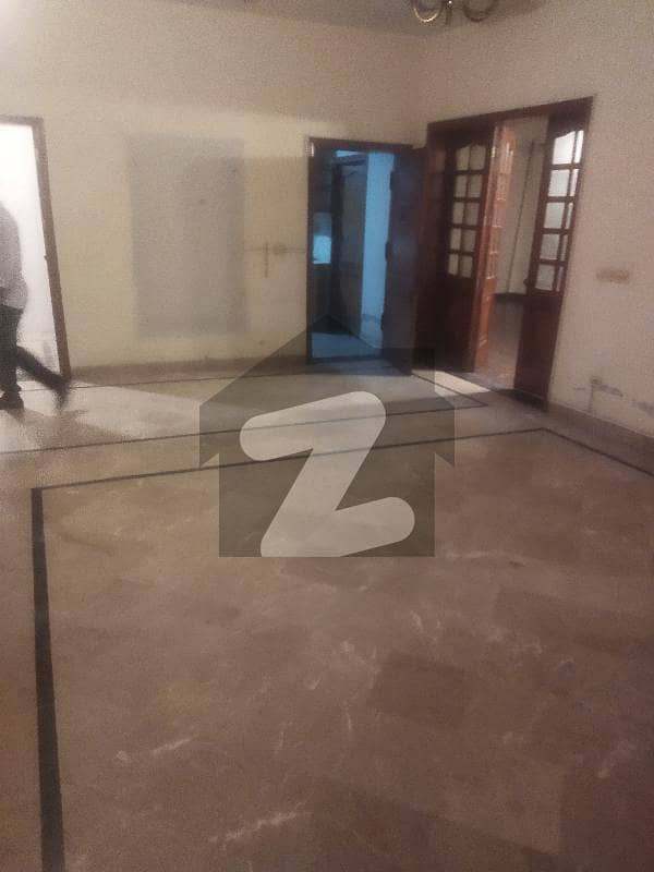 گلبرگ 2 گلبرگ,لاہور میں 2 کمروں کا 1 کنال زیریں پورشن 1.4 لاکھ میں کرایہ پر دستیاب ہے۔