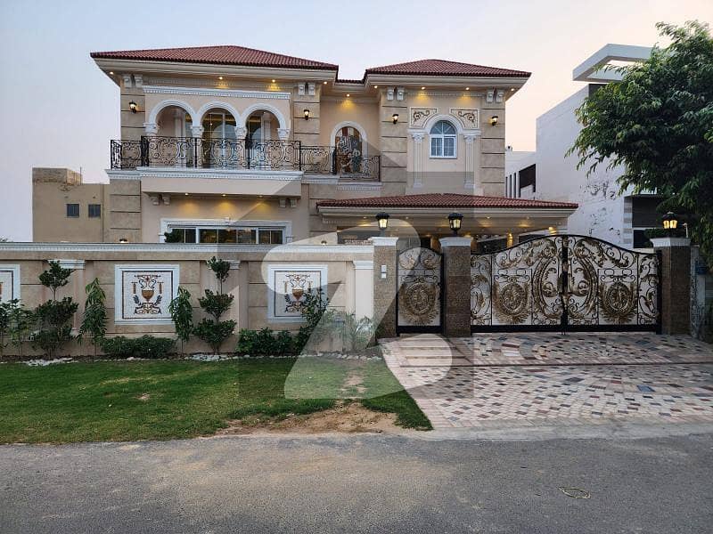 1 Kanal House In Central DHA Phase 7 For sale