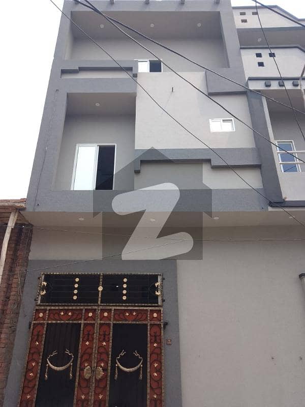 گلبرگ ویلی فیصل آباد میں 4 کمروں کا 2 مرلہ مکان 75.0 لاکھ میں برائے فروخت۔