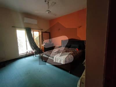 گارڈن ٹاؤن - عثمان بلاک گارڈن ٹاؤن,لاہور میں 4 کمروں کا 1 کنال مکان 6.5 کروڑ میں برائے فروخت۔