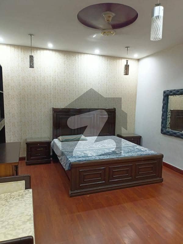 گلبرگ 3 - بلاک پی گلبرگ 3,گلبرگ,لاہور میں 5 کمروں کا 1 کنال مکان 5.5 کروڑ میں برائے فروخت۔