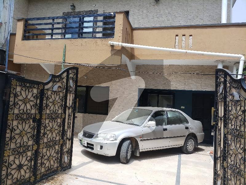 2200 Square Feet House Up For Sale In G-6