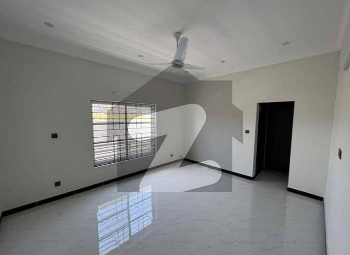 فضائیا هاوسنگ سکیم ترنول,اسلام آباد میں 9 کمروں کا 1 کنال مکان 7.4 کروڑ میں برائے فروخت۔
