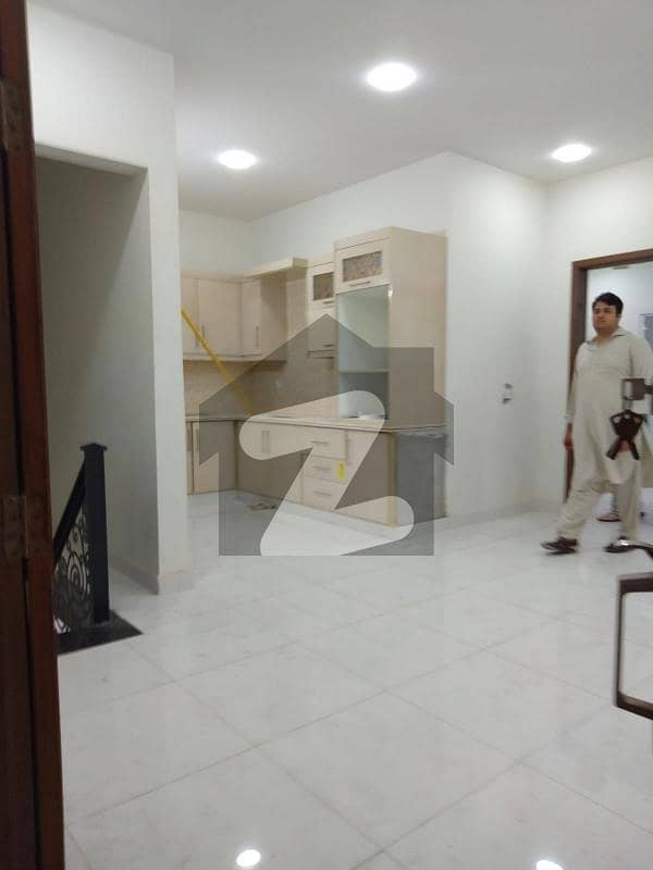 A Prime Location Flat Of 2000 Square Feet In Rs. 200,000
