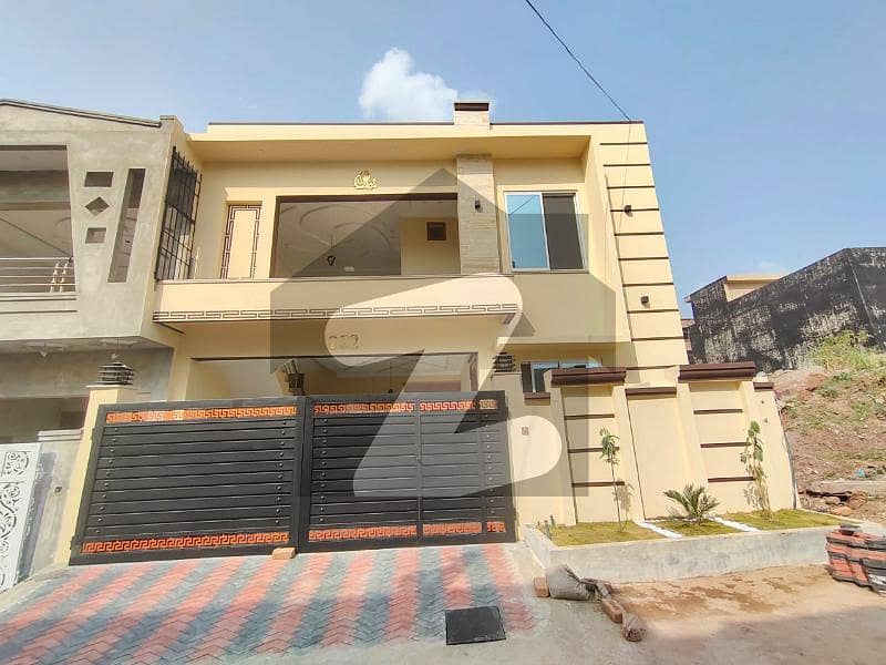6 Marla One and Half Storey House For Sale in Airport Housing Society Sector 4