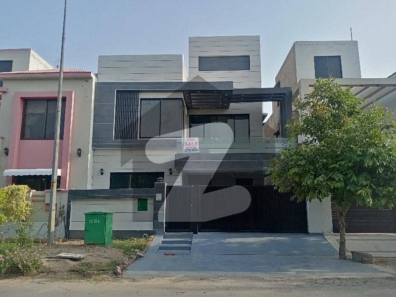 8 Marla House Is Available For Sale In Bahria Town Umar Block Lahore.