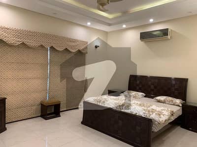 ڈی ایچ اے فیز 5 - بلاک ایف فیز 5,ڈیفنس (ڈی ایچ اے),لاہور میں 5 کمروں کا 1 کنال مکان 5.0 لاکھ میں کرایہ پر دستیاب ہے۔