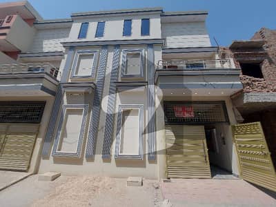 مدینہ ٹاؤن کینال روڈ,رحیم یار خان میں 6 کمروں کا 4 مرلہ مکان 85.0 لاکھ میں برائے فروخت۔