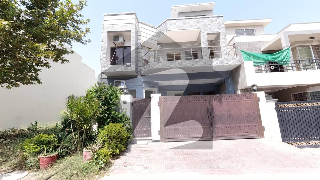 10 Marla Triple Storey House Available For Rent