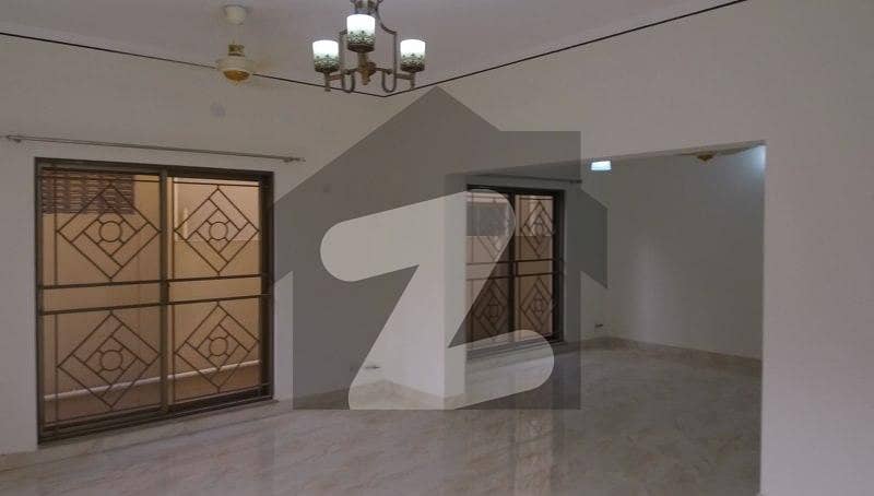 10 Marla House Situated In Askari 10 For sale