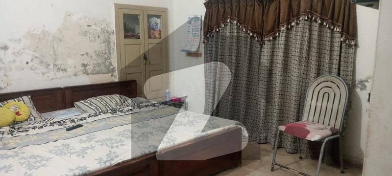 گلگشت کالونی ملتان میں 6 کمروں کا 9 مرلہ مکان 3.25 کروڑ میں برائے فروخت۔