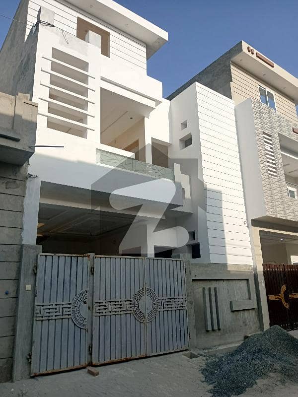 Allama Iqbal Avenue Double Story House For Sale Sized 1013 Square Feet