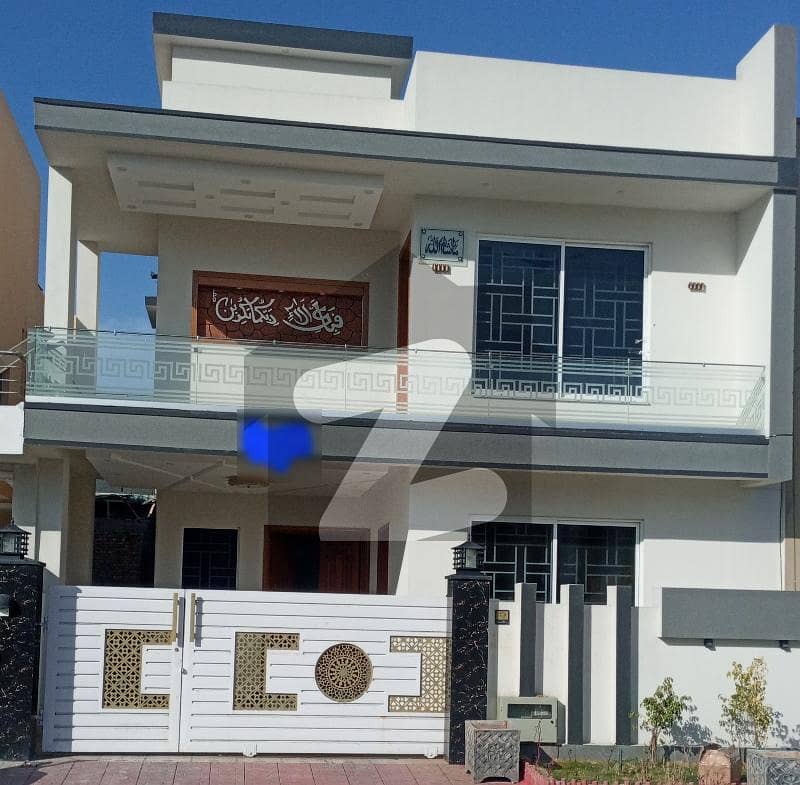 بحریہ ٹاؤن فیز 3 بحریہ ٹاؤن راولپنڈی,راولپنڈی میں 5 کمروں کا 10 مرلہ مکان 1.1 لاکھ میں کرایہ پر دستیاب ہے۔