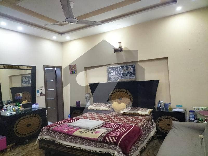 سکھ چین گارڈنز لاہور میں 4 کمروں کا 10 مرلہ مکان 3.5 کروڑ میں برائے فروخت۔