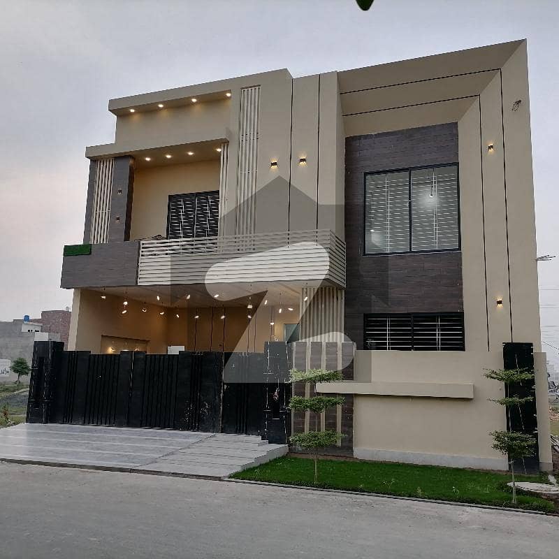 10 Marla House For sale In Jeewan City - Phase 5 Sahiwal
