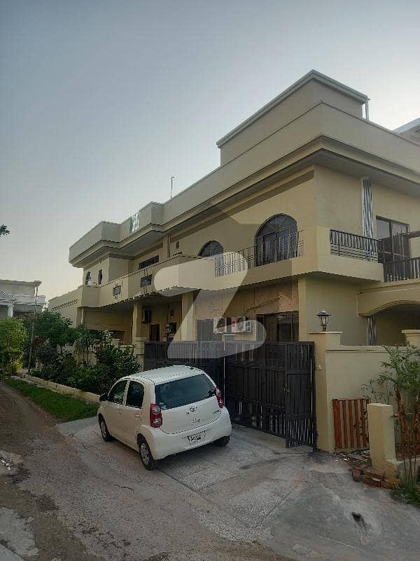 One Kanal Renovated 4 Bed Separate Gate Upper Portion For Rent
