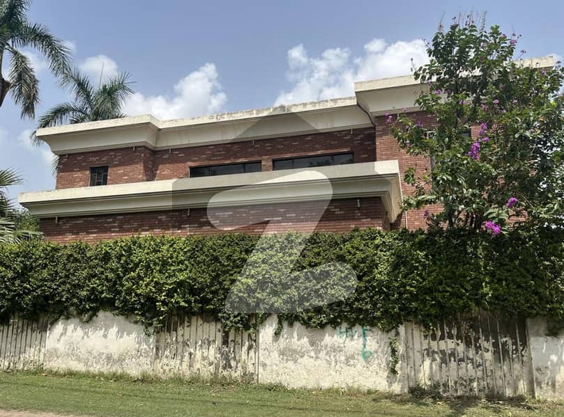 Semi Commercial House For Grabs In 9000 Square Feet Model Town