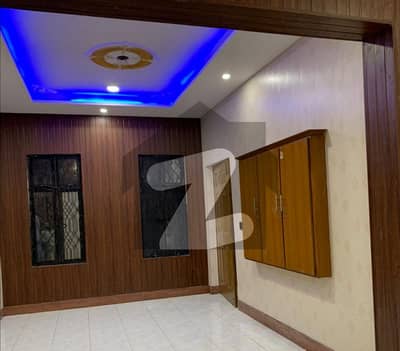 اعوان ٹاؤن لاہور میں 2 کمروں کا 5 مرلہ مکان 1.25 کروڑ میں برائے فروخت۔