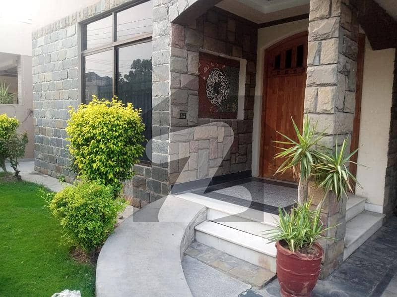 ای ایم ای سوسائٹی ۔ بلاک ای ای ایم ای سوسائٹی,لاہور میں 5 کمروں کا 1 کنال مکان 2.25 لاکھ میں کرایہ پر دستیاب ہے۔