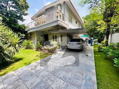 Beautiful Location Well Condition Lawn House For Rent In Islamabad