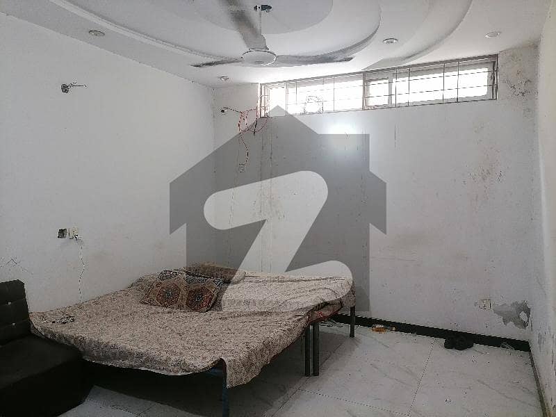 جوبلی ٹاؤن لاہور میں 2 کمروں کا 10 مرلہ زیریں پورشن 40.0 ہزار میں کرایہ پر دستیاب ہے۔