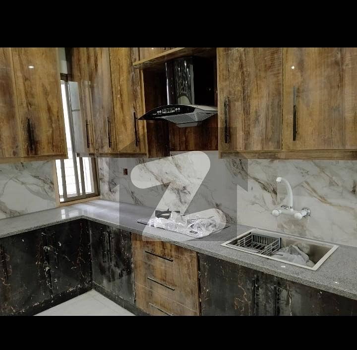 Luxurious Flat available For Sale Luxurious Flat available For Sale