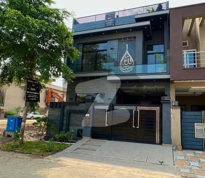 5 Marla Luxurious Modern Brand New House For Sale