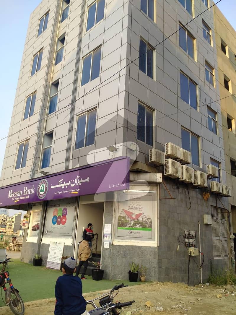 Flat Of 1100 Square Feet In DHA Phase 1 For rent