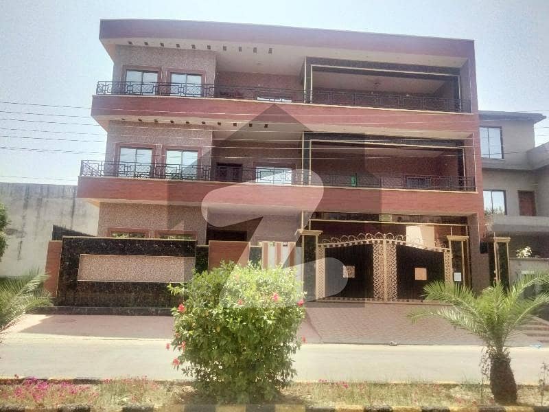 Kanal Triple Storey House Available For Rent