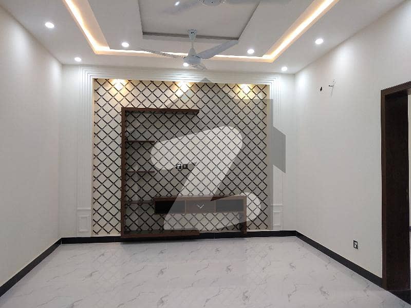 Centrally Located Upper Portion In DHA Phase 5 Is Available For rent