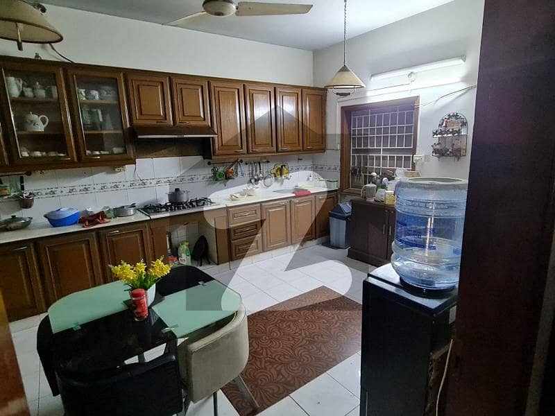 Prime Location Flat Is Available For rent In Bath Island