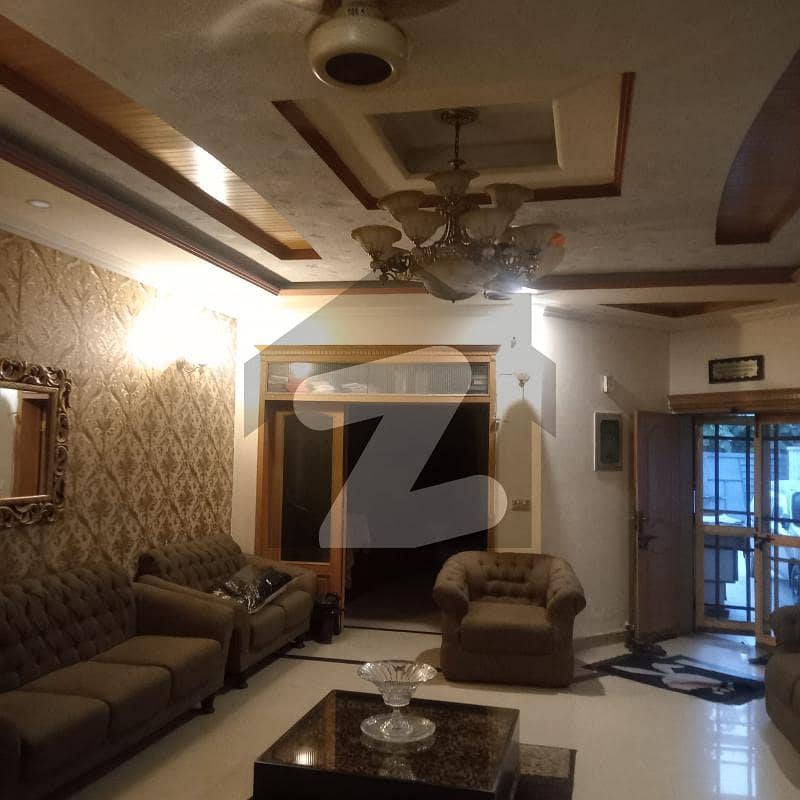جوہر ٹاؤن فیز 1 جوہر ٹاؤن,لاہور میں 5 کمروں کا 9 مرلہ مکان 3.5 کروڑ میں برائے فروخت۔