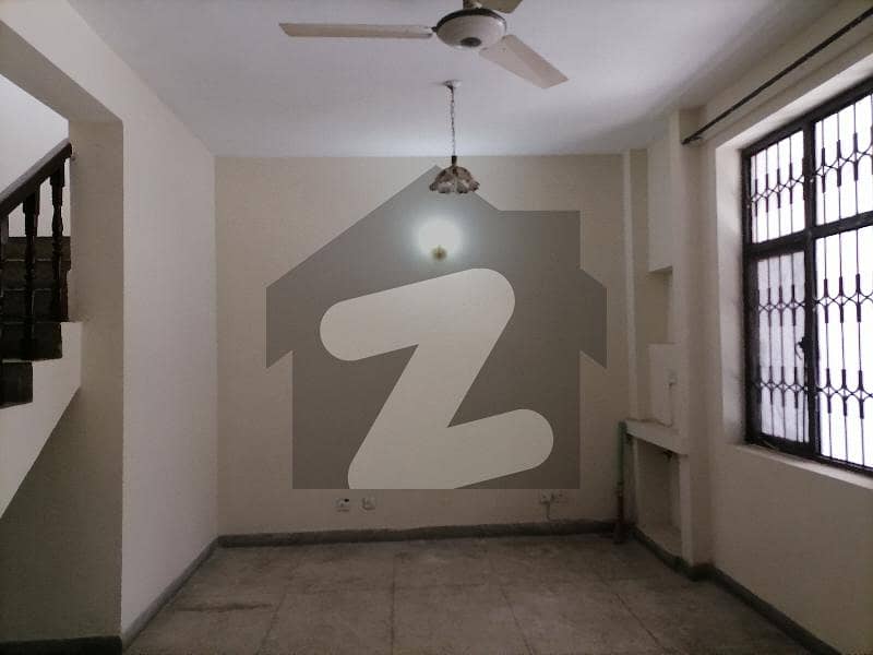 عسکری 5 عسکری,لاہور میں 3 کمروں کا 12 مرلہ مکان 6.2 کروڑ میں برائے فروخت۔