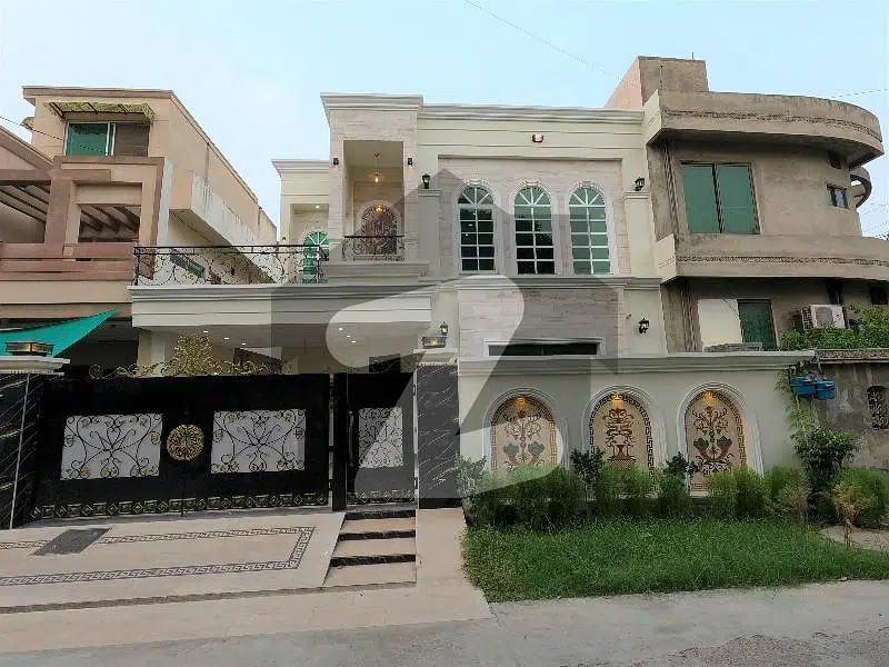 In Punjab Coop Housing - Block A 10 Marla House For Sale