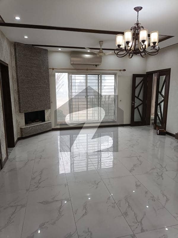 1 KANAL LOWER LOCK UPPER PORTION 3 BEDS AVAILABLE FOR RENT IN DHA PHASE 6