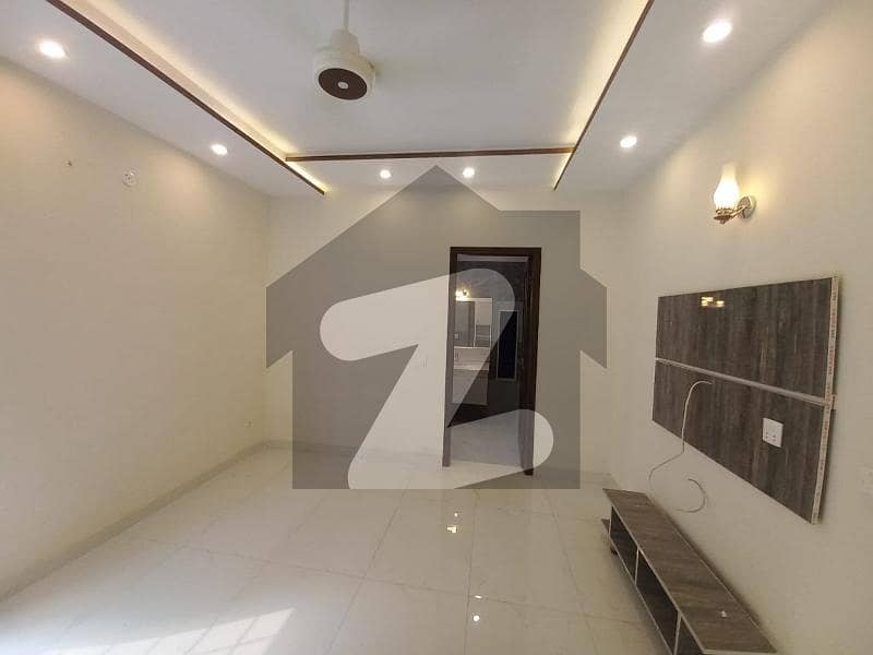 10 Marla House With Gas Connection For Rent In Lake City Lahore