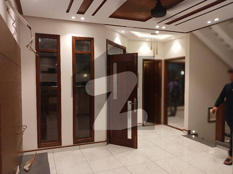 ڈی ایچ اے فیز 7 ایکسٹینشن ڈی ایچ اے ڈیفینس,کراچی میں 3 کمروں کا 4 مرلہ مکان 3.95 کروڑ میں برائے فروخت۔